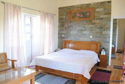 Clarks Inn Binsar Exteriér fotografie